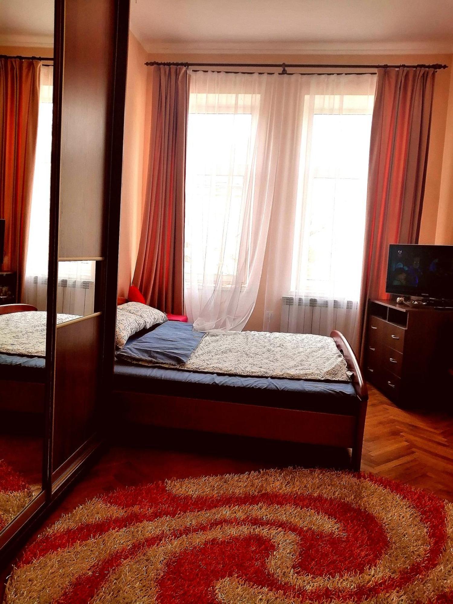 Apartamento Flat On Sheptytskykh Leópolis Exterior foto