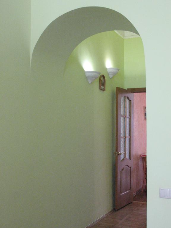 Apartamento Flat On Sheptytskykh Leópolis Exterior foto