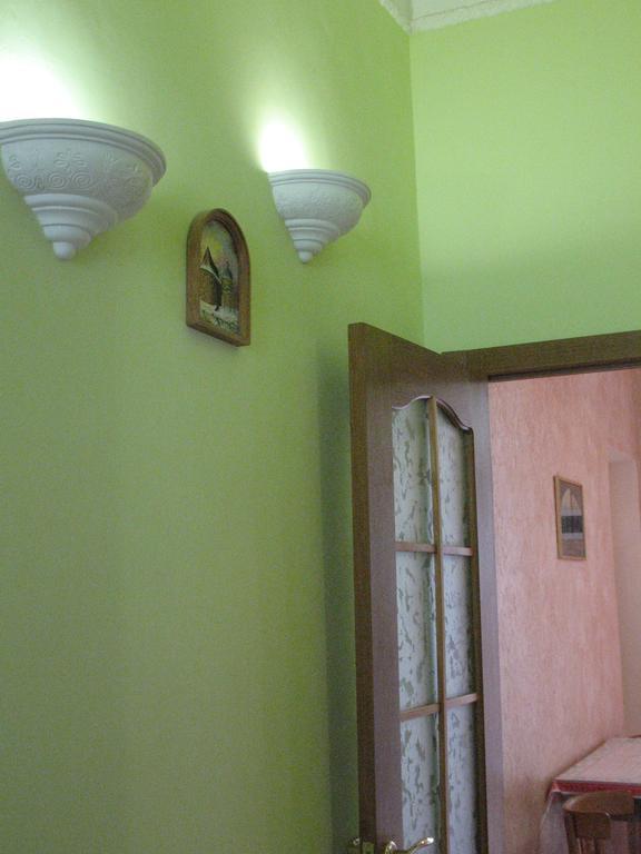 Apartamento Flat On Sheptytskykh Leópolis Exterior foto