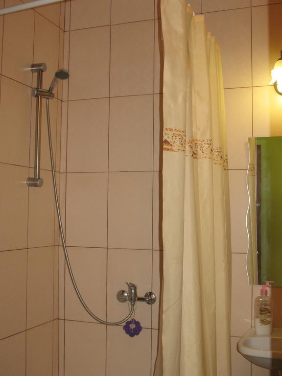 Apartamento Flat On Sheptytskykh Leópolis Exterior foto