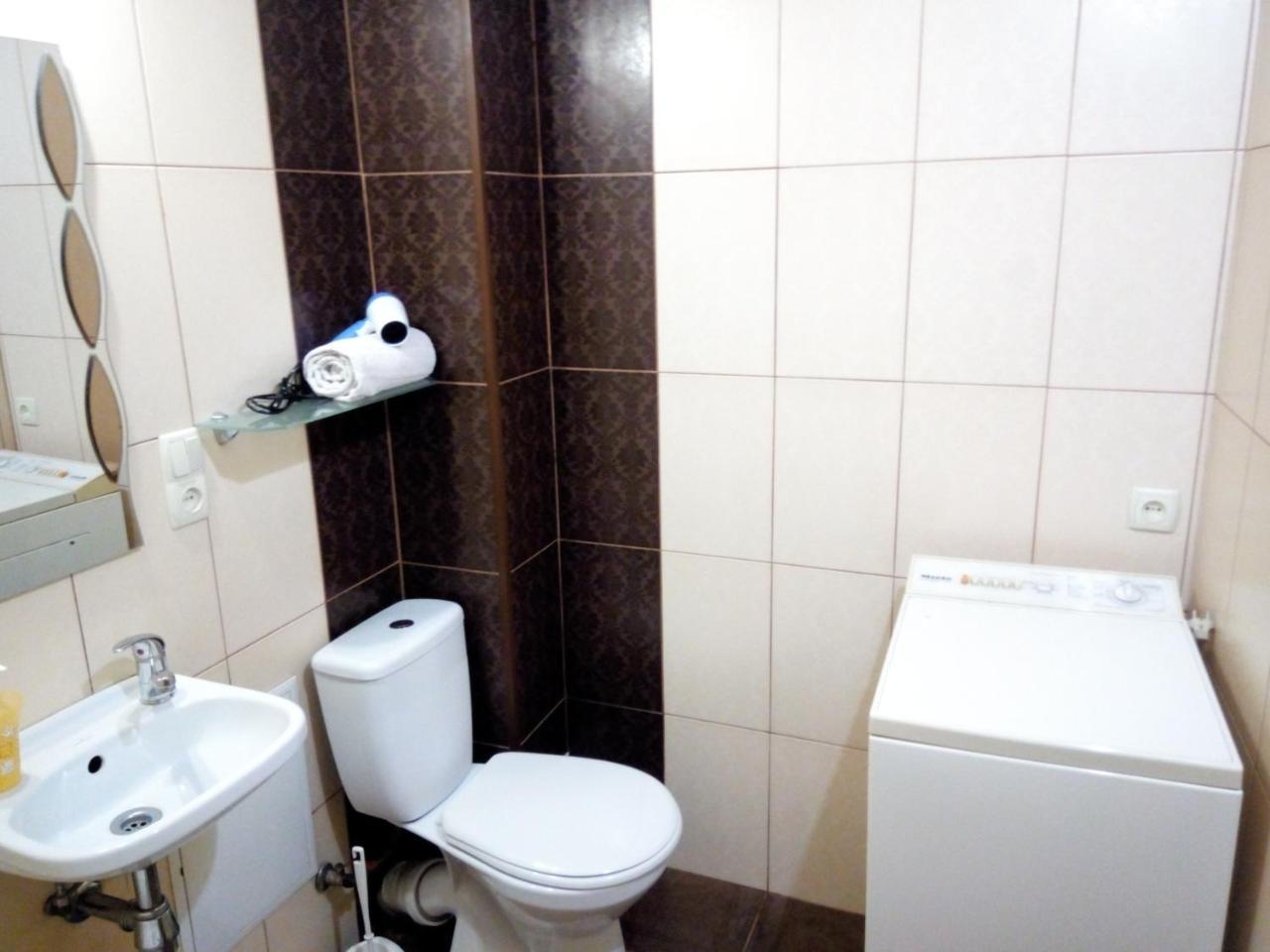 Apartamento Flat On Sheptytskykh Leópolis Exterior foto
