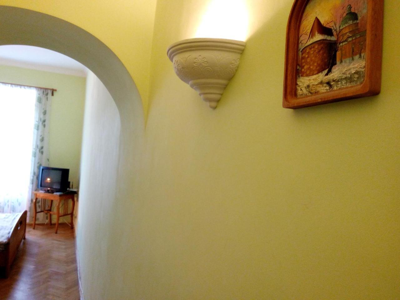 Apartamento Flat On Sheptytskykh Leópolis Exterior foto