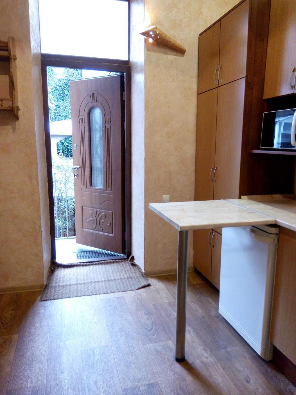 Apartamento Flat On Sheptytskykh Leópolis Exterior foto