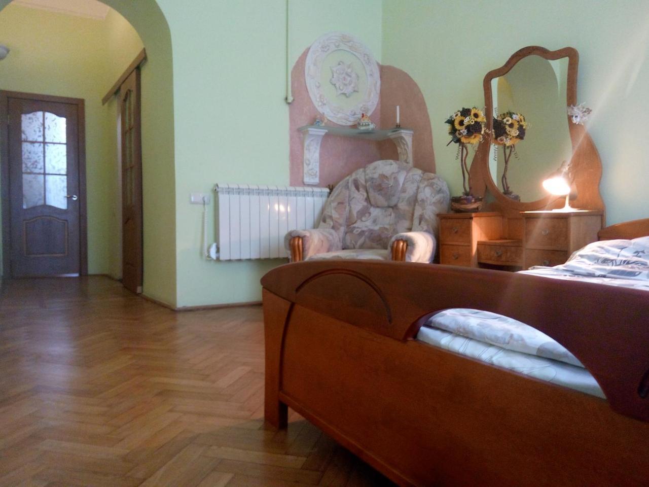 Apartamento Flat On Sheptytskykh Leópolis Exterior foto