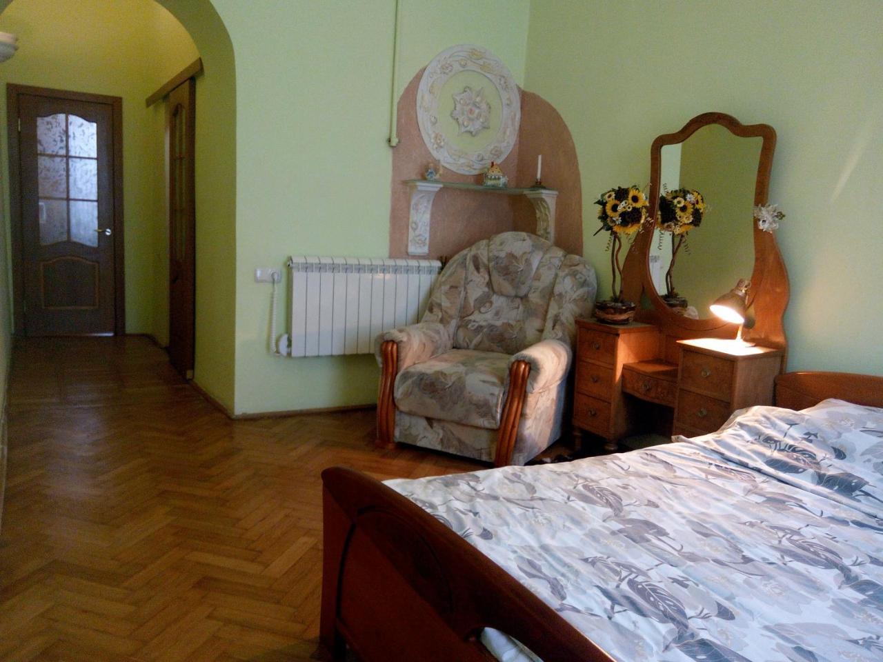Apartamento Flat On Sheptytskykh Leópolis Exterior foto